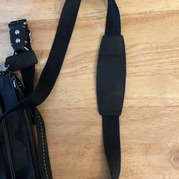 Vintage Stylish Coach Grey Black C Logo Leather Tag - Picture 6 of 15